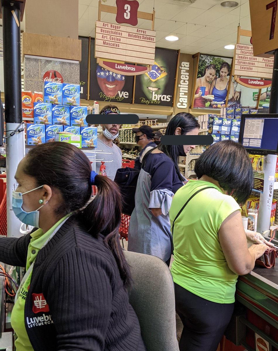 felixgeorge's tweet photo. Estás en #Luvebras de la Castellana, todo el mundo con su tapabocas y está gente feliz,con el tapaboca de bufanda. https://t.co/tXiP6zR73Q