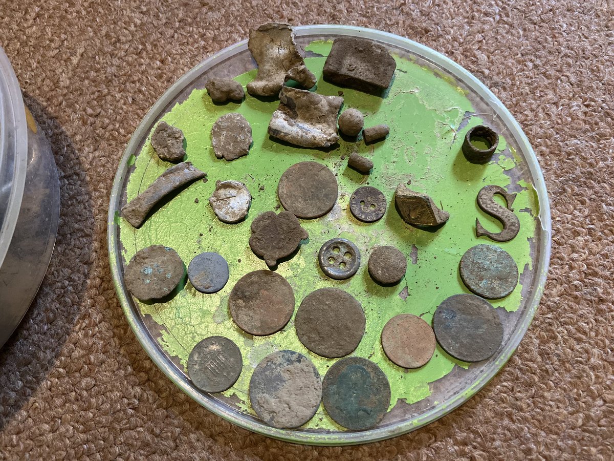LittleJohn_RC's tweet photo. Well it was a hard days digging and enjoyed living the dream, finding canslaw and shotgun ends 🤪 Now it’s Treasure from Trash Time 👍 #MetalDetectingUK #TreasureFromTrash #MetalDetectingFinds #Scrap #Coins #Buttons #Lead #MedievalRing #GirlGuidesBadge #ClothSeal https://t.co/5V0TEmXoRG