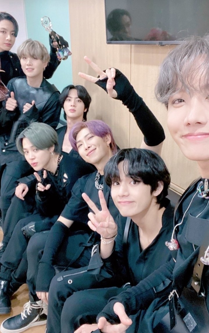 VKOOK61303755's tweet photo. People say we have only one person who we love the most but i have seven (7) what shall I do? 😭#no_idea https://t.co/vcGZVWw4X1