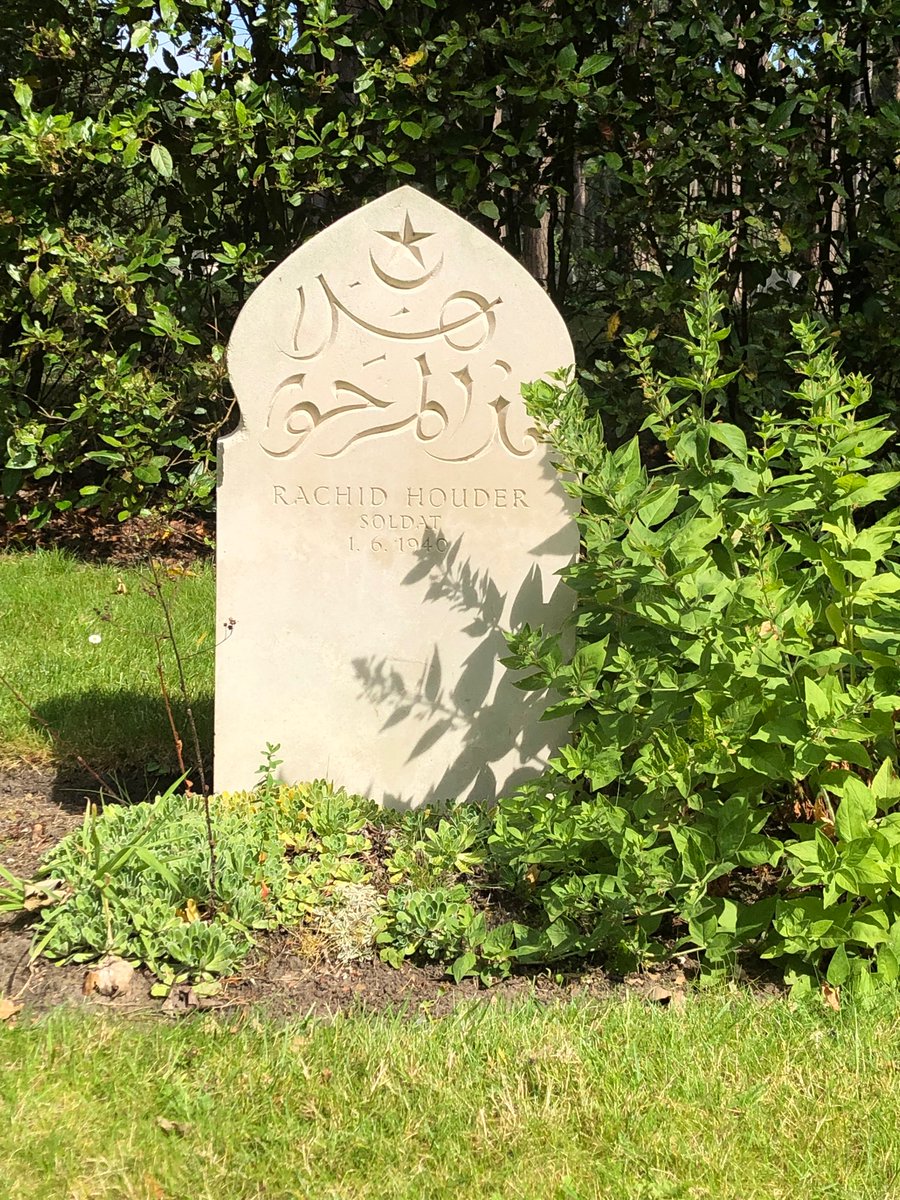VEDay75 - Muslim soldiers fought with allied forces during the WWII, resting among Christian and Jewish soldiers. This is French Memorial section of Brookwood cemetery.
#VEDay75 
#WWIIMuslim
@Everyday_Muslim
