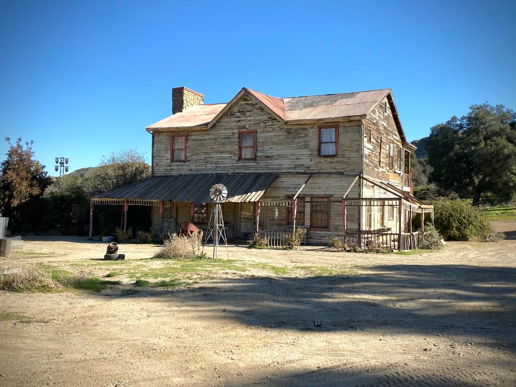 We’ll be right here if you need us… 🏠 Revisit Bucksnort by bingeing two seasons of #BlessThisMess this weekend!