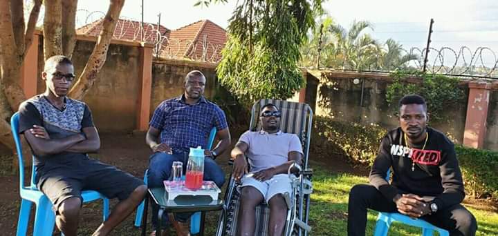 NsubugaMu's tweet photo. H.E ROBERT KYAGULANYI SENTAMU PAID A VIST TO HON ZAAKE ๐๐๐
#QUICK_RECOVERY
@RebeccaKadagaUG
@HEBobiwine
@ https://t.co/T0rbk2WaZF