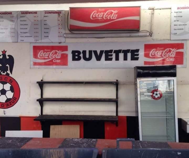 Nice_Ouest's tweet photo. Tu es un ancien si tu a connu ça ( surtout un soir de nice ajaccio 😂) #ogcnice #stadeduray #brigadesud #bsn85 https://t.co/6MnhXqq9s7