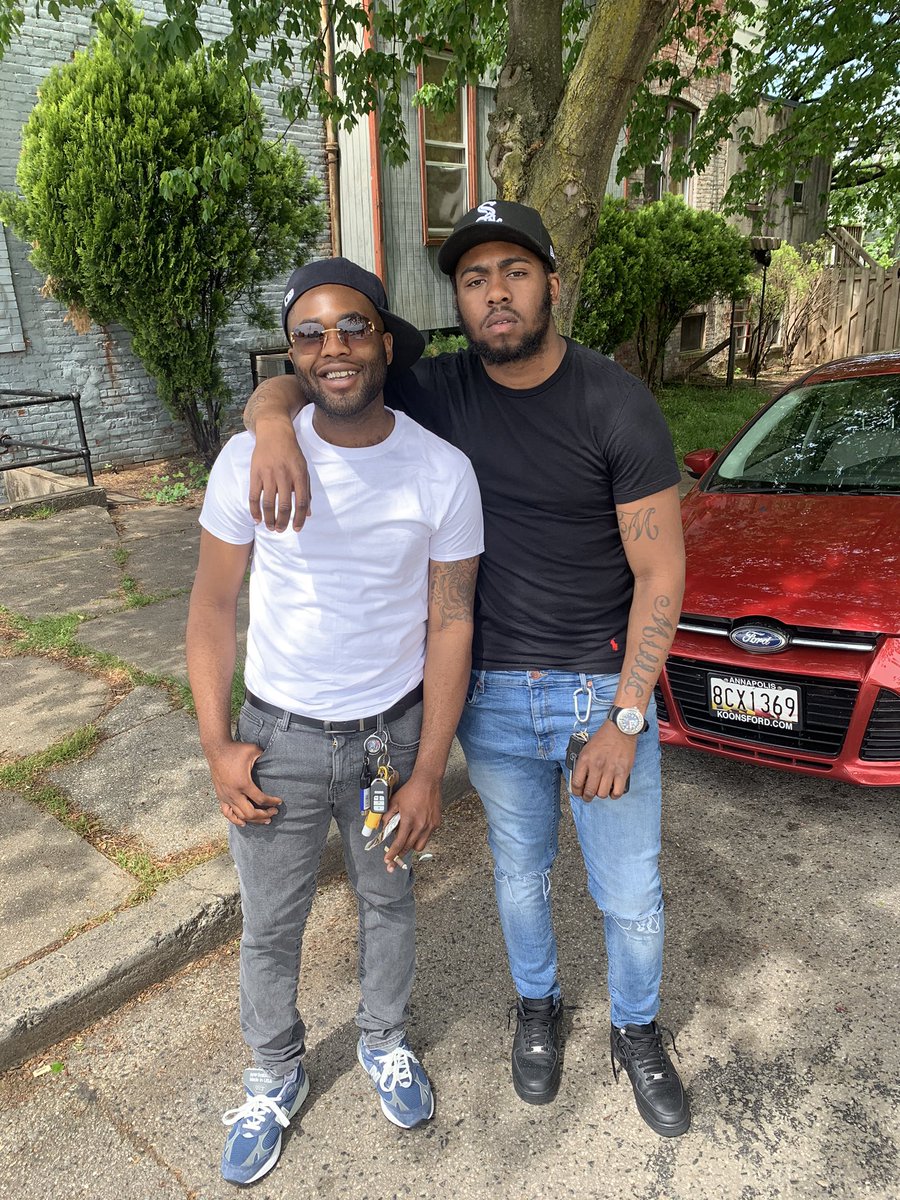 __jbunny06's tweet image. ME &amp;amp; YUNG GLIZZY INNA NORTH SLINGING THEM O’s #LLFlip💔🕊 #BelwoodAve❗️