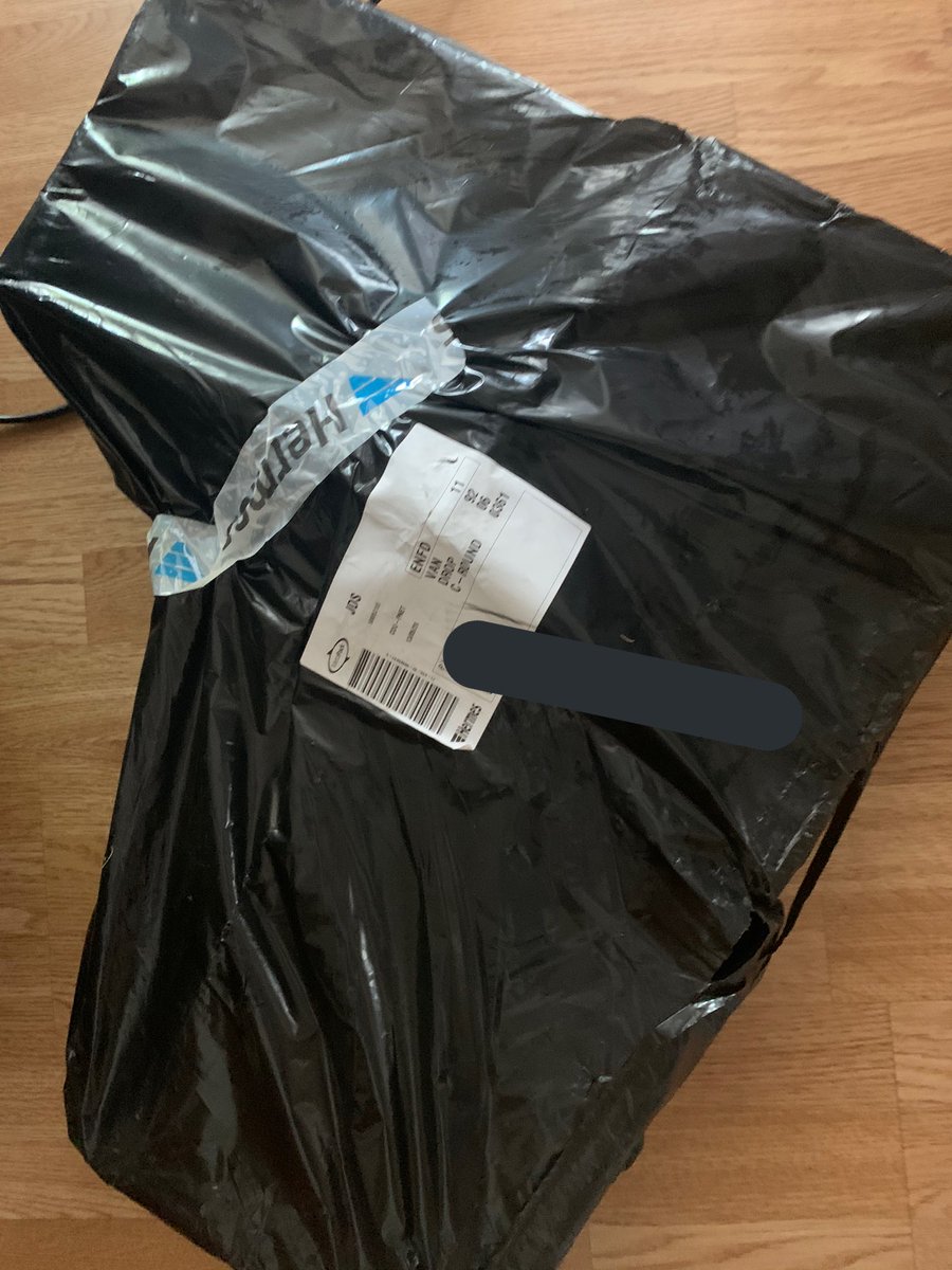 ogparseet's tweet photo. @JDOfficial Help me out please. There are shoes missing from my order! https://t.co/JvI0n1uwf9