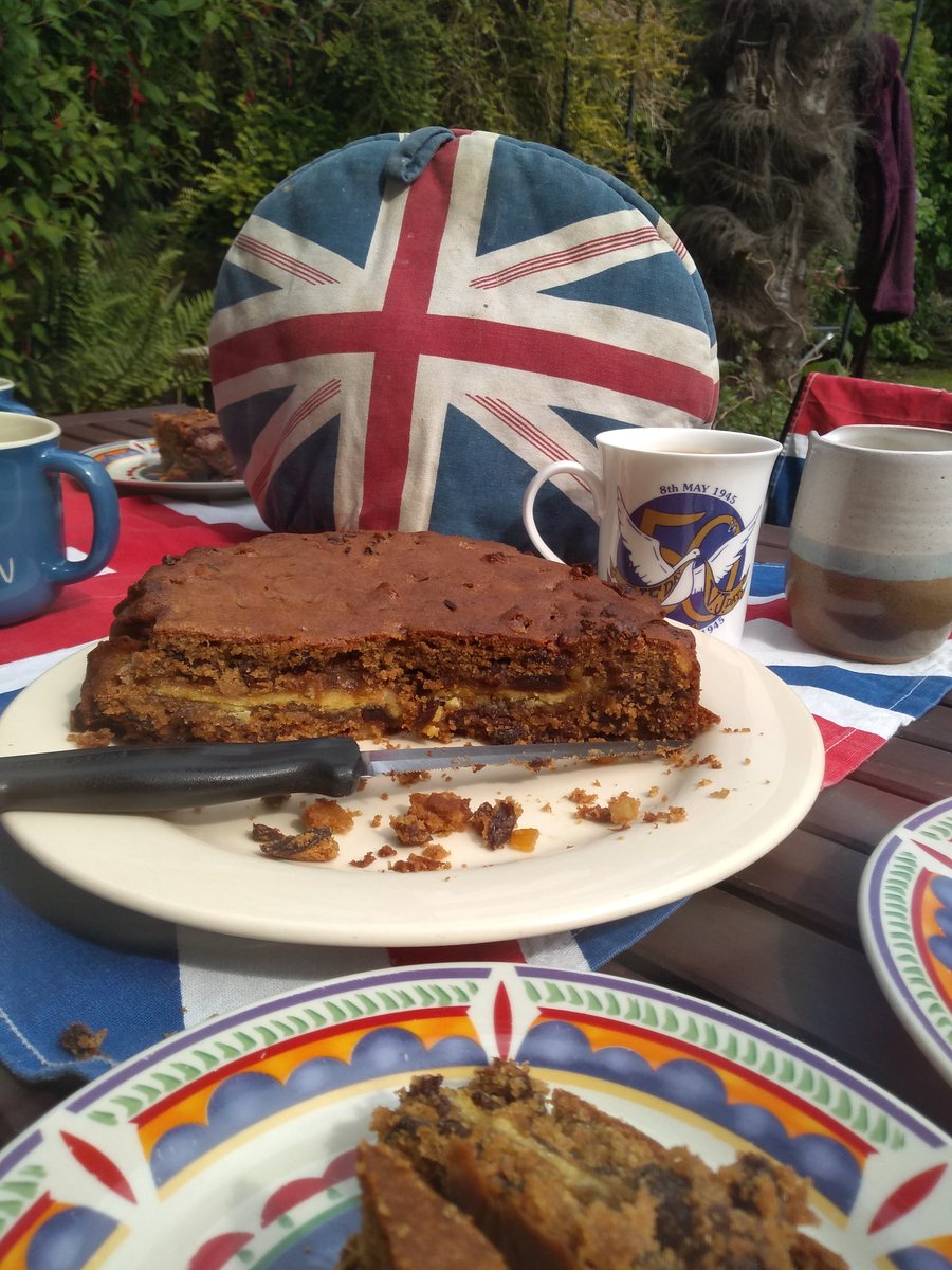 loweryhannah1's tweet photo. This week is gluten free community week. Being coeliac isn't much fun, but the support @Coeliac_UK give is brilliant. Thank you. #gfcommunityweek . (Gf simnel cake May 2020) https://t.co/1V3u7SlymD