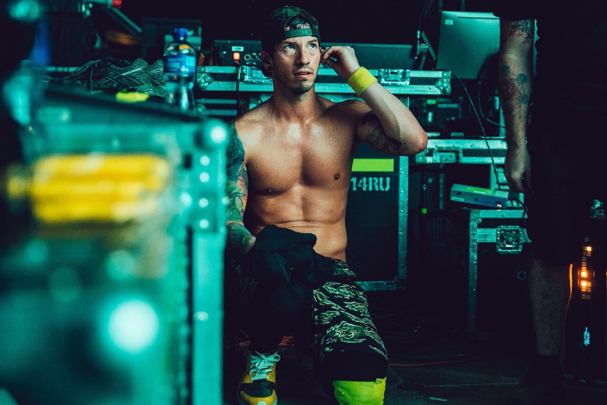 softestbandito's tweet photo. ✧･ﾟ: *✧･ﾟ:*  everything there is to love about josh dun - a thread ✧･ﾟ: *✧･ﾟ:* https://t.co/Z60tekjPL5