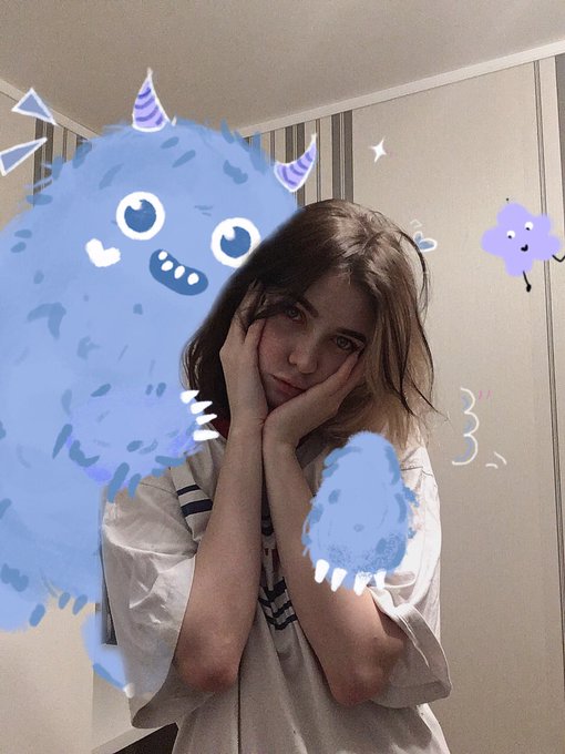 Нашла того что меня обнимает. Но хочу телесного контакта 😭😭 https://t.co/R1KklOgyrb