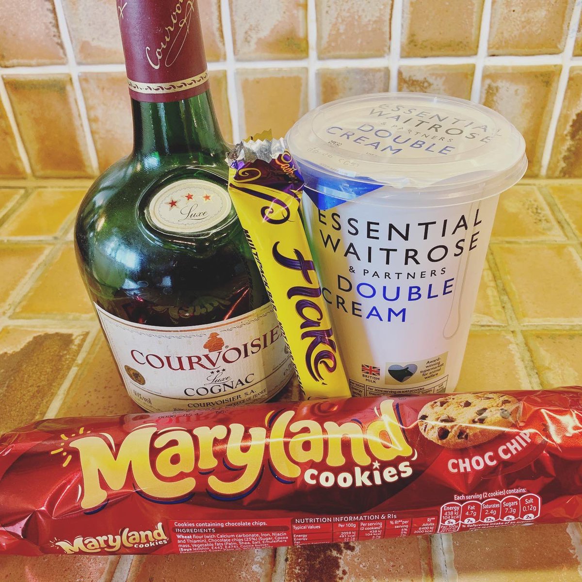 nikkilewisphoto's tweet image. Cooking with Mum’s recipes- today it’s Brandy Pudding!

#brandypudding #brandy #desert #pudding #nikkilewisphotography #nikkilewisphotos #hertfordshire #hertfordshirephotographer #cooking #recipe #mumsrecipe #hertslife #isolationlife #lockdownlife #brandy #chocchipcookies #cream