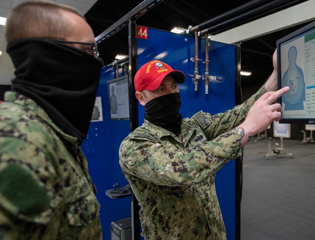 USNavy's tweet photo. Aim small, miss smalll. #ForgedByTheSea

#USNavy recruits receive weapons familiarization training at the Small Arms Marksmanship Trainer at Recruit Training Command. RTC Great Lakes trains more than 35,000 recruits annually and is the Navy's only #BootCamp. https://t.co/qvixpnj3Fh