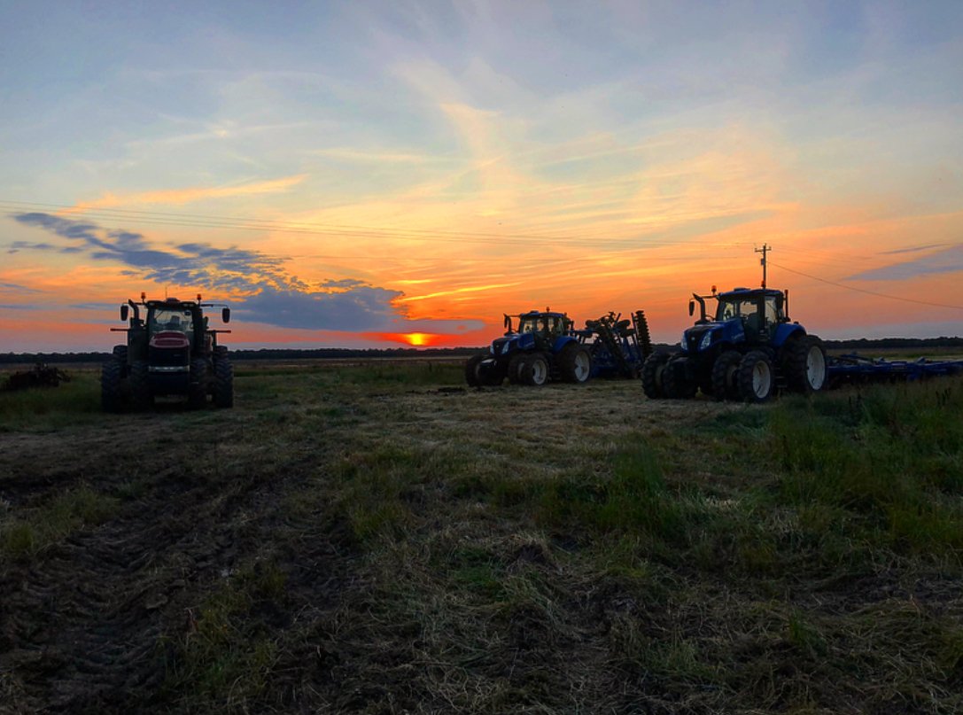 FrontierOrganic's tweet photo. Mother Nature can be difficult to work with at times, but she does look pretty.
.
.
.
#organic #organicfarming #organicfarm #organicagriculture #agriculture #deltaorganic #deltafarming #sunset #farmingsunset #sunsetphotography #sunsetlover https://t.co/h8G2eoo7Tz