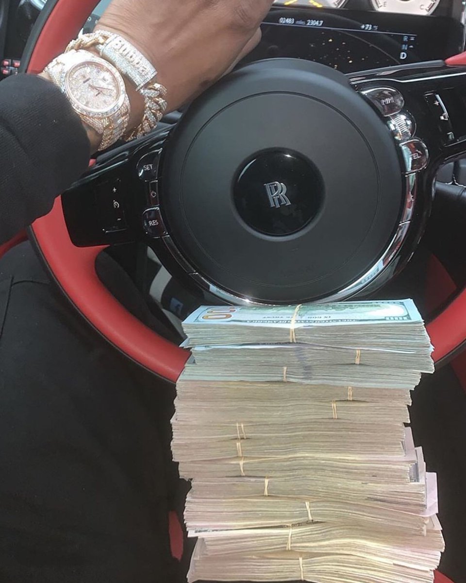 WereBillionaire's tweet photo. Car or money ? 🤔 https://t.co/KDaDyiQEYG