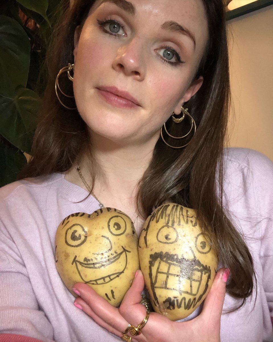 Aisling Bea tweet media