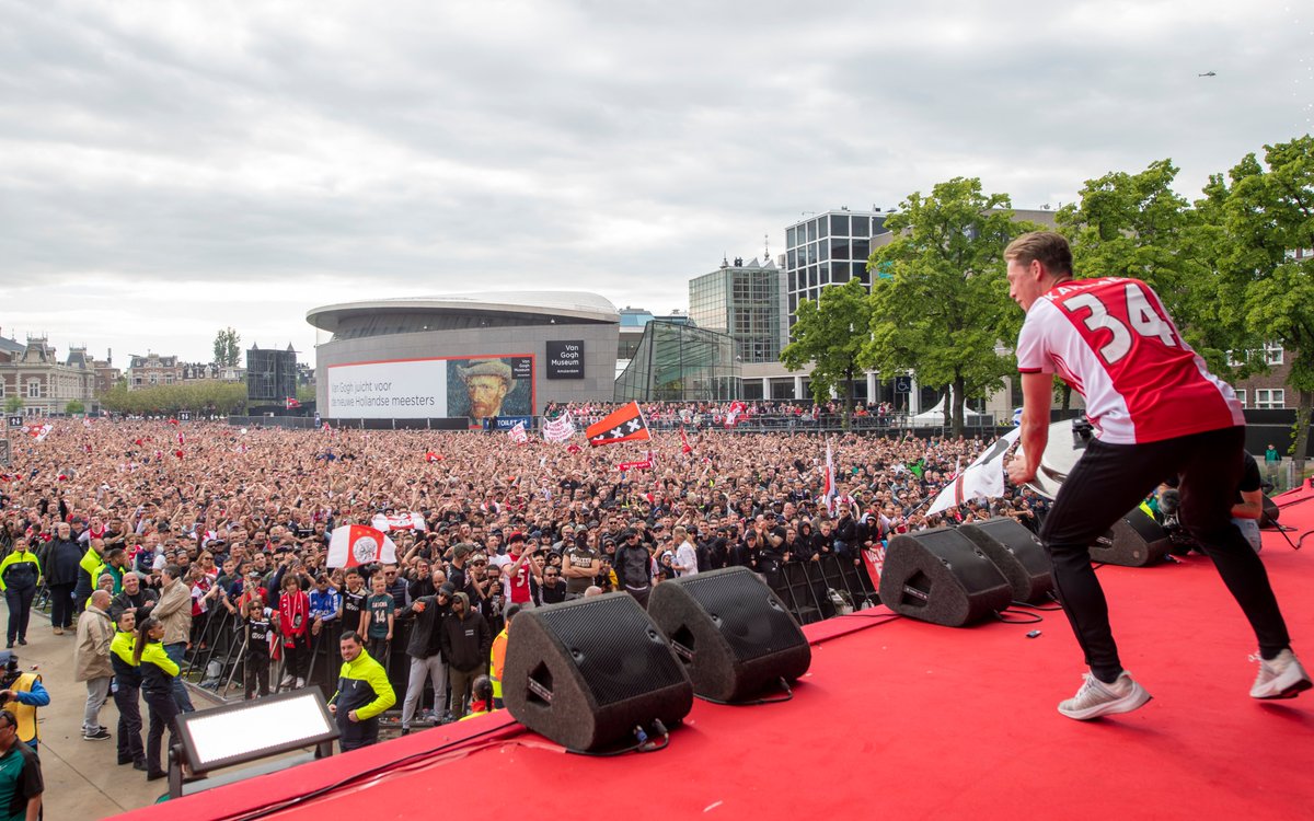 AFCAjax's tweet photo. Players are here. 
Y'all too? 🙂

🧿 https://t.co/bEVkhkQmRK

#RetroHuldiging #nummer34 https://t.co/lIqv24lBxs