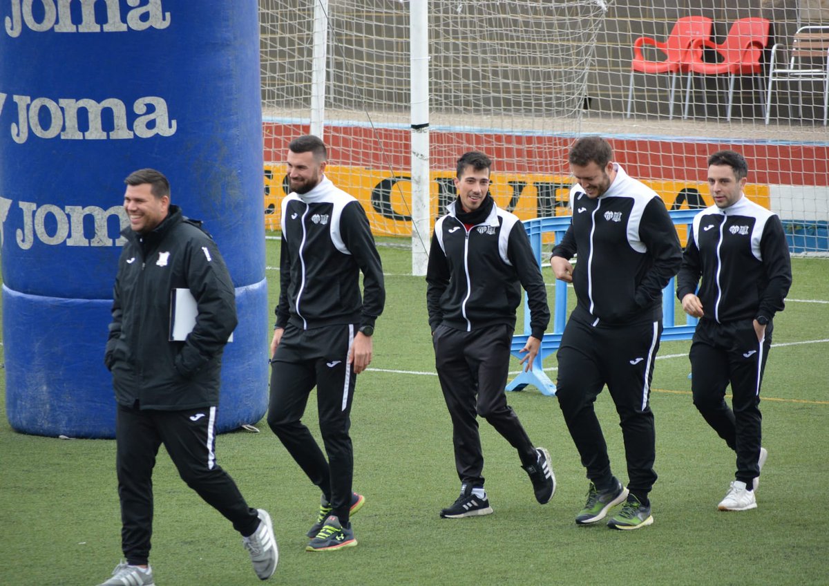 CF_Huracan's tweet photo. Objetivo conseguido por @DavidMister30 junto a su cuerpo técnico, que seguirá la temporada que viene llevando al equipo. Muchas gracias por todo vuestro esfuerzo y dedicación, saliendo de los malos momentos más fuertes que nunca. #SomosHuracán #SomosRomanos https://t.co/0TTWMwK48b