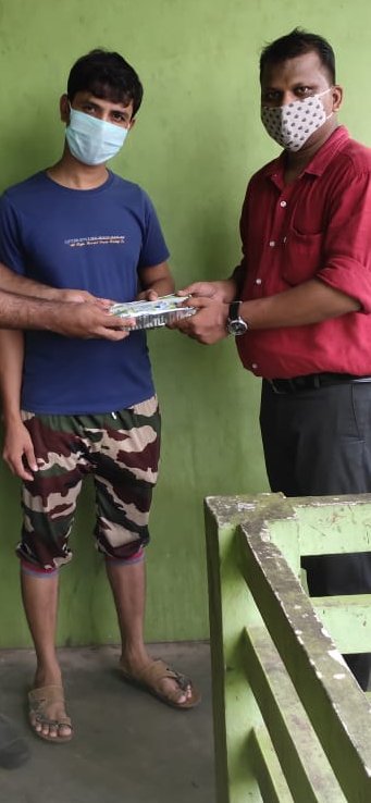 BPCRetailCalicu's tweet photo. Distribution of food packets to migrants @BPCLimited @BPCLRetail @singharunbpcl @8singhi @BPCRetailSouth @BPCRetailKerala https://t.co/pPiu3xPXpb