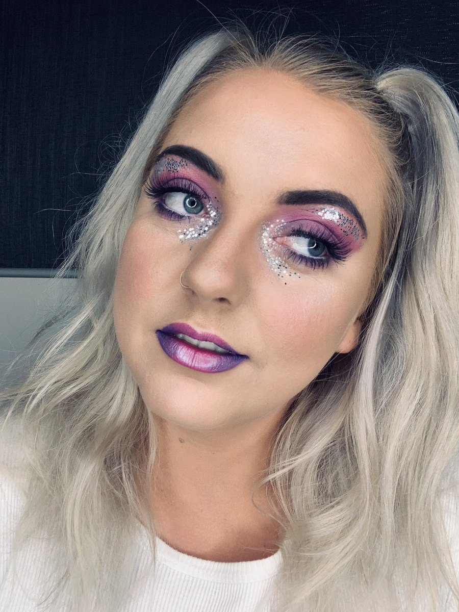 ieshaleemua's tweet photo. Festival Fun β¨π πΆ #makeupoftheday #meetmefrontleft #festivalmakeup #festivallook #glitter #makeup #makeupartist #morphe #maybelline #jeffreestarcosmetics #qcmakeupacademy @qcmakeupacademy @jeffreestarcosmetics @kyliecosmetics @crownbrushaustralia @maybelline @morphebrushes https://t.co/H15azqs9f3