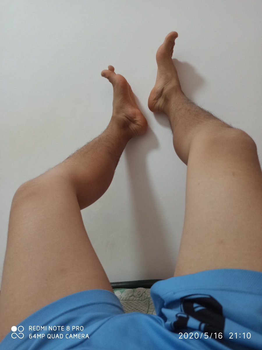 chenozhen's tweet photo. 康康我又短又粗且颜色分明的腿！ https://t.co/UmlpS50ARM