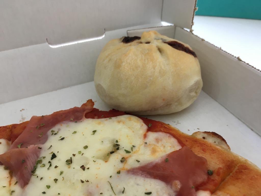 Hoy por nuestra semana aniversario !!!!! 🎂 te llegará por cada pizza o calzone que pidas, un postre de regalo! 🎁 un saquito de nutella para que endulces tu día y así agradecer tu confianza  a lo largo de estos 7 años!!! ❤️😊🤗🍕🎈🎉🎊
#Aniversario #MesAniversario #Nutella