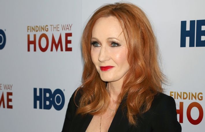 SpirosMargaris's tweet photo. JK Rowling Asks About #Bitcoin. 

Accursed #Crypto Twitter Scares Her Off

https://t.co/JuN2Yy79hF #fintech #blockchain #crypto #JKRowling @jk_rowling @Dogetoshi #HarryPotter @elonmusk @bitcoin @AlyssaHertig @CoinDesk https://t.co/82e0Z2EF3T