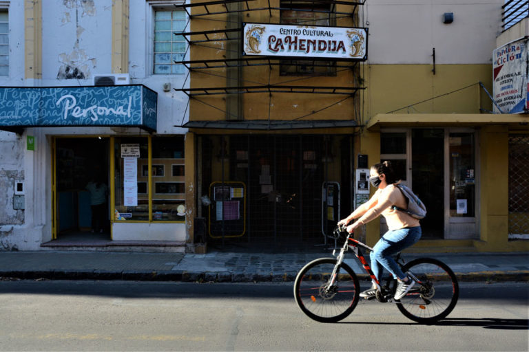 ¿Cómo sobreviven y qué proyecciones hacen los gestores de los espacios culturales independientes del Estado? La respuesta, en esta nota de Pablo Russo 170escalones.com/espacios-cultu……/