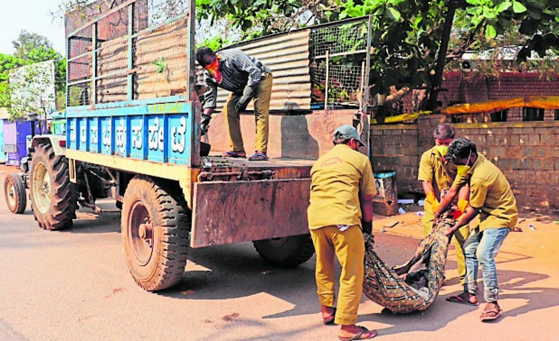 7. Two unidentified, possibly homeless, people died of starvation on the roadside in Hospet, Karnataka, reported on 31st March. Their bodies were transported in a municipal corporation garbage disposal vehicle because apparently the poor deserve no dignity in life or death.