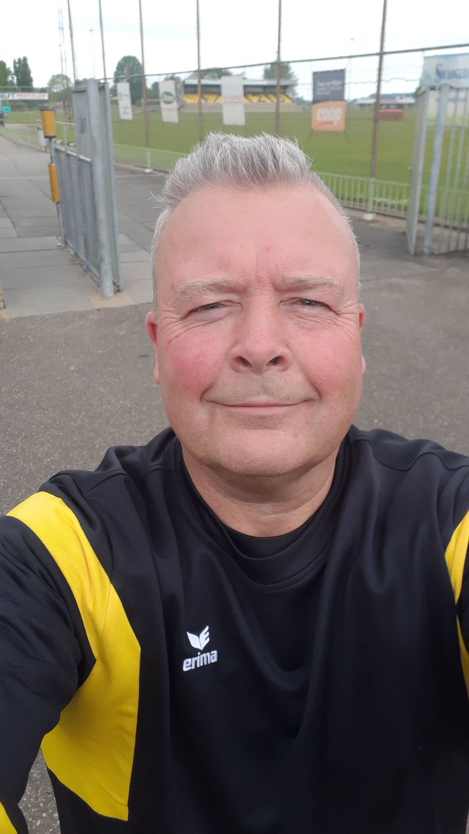 Vandaag eerste training bij @vvWilhelmina26. Nieuwe club, nieuw tenue...