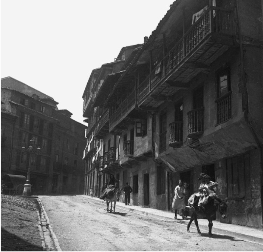 Calle del Sol, 1920 foto VÍA: #CelsoGómezArguelles
#Oviedo #HistoriaOVIEDO | histoviedo.com
