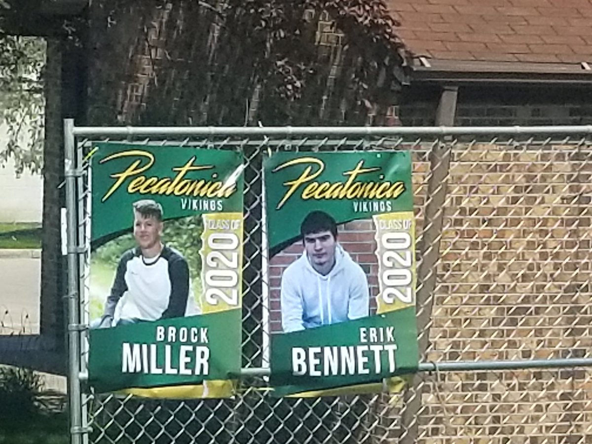 PManriquez_6's tweet photo. Seniors banners in Blanchardville n Hollandale showing support for the Pec Class of 2020. #PecPride https://t.co/xzRwZOUmVw