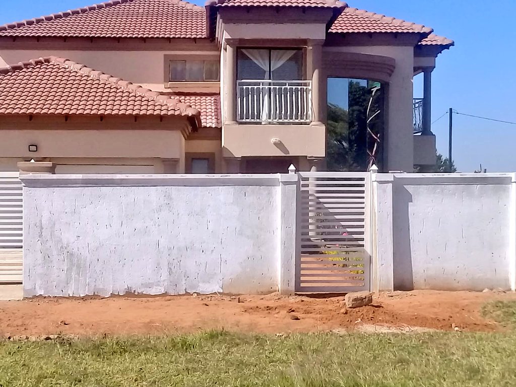 nubian6's tweet photo. So my siter got her first Degree at 40 and she moved into her house at 40. Build from scratch and did her degree while working full time.
Even though the ceremony didn't happen, we are so proud of you Tau
Halala morwedi 'a Kgaphola https://t.co/4Q1mrvFhAD