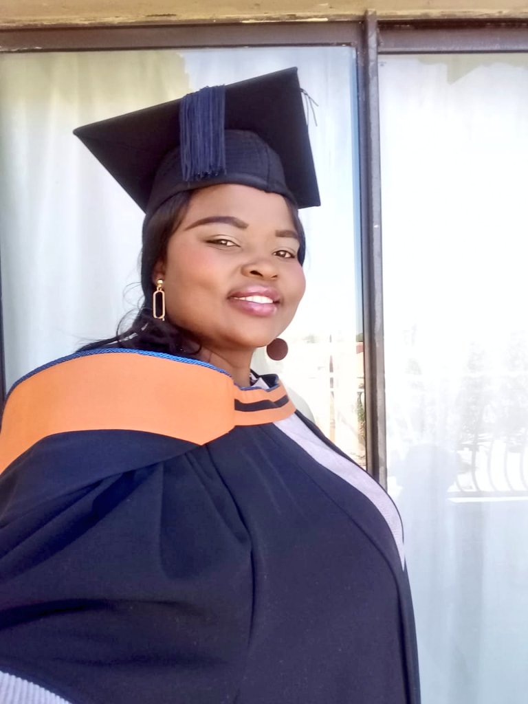 nubian6's tweet photo. So my siter got her first Degree at 40 and she moved into her house at 40. Build from scratch and did her degree while working full time.
Even though the ceremony didn't happen, we are so proud of you Tau
Halala morwedi 'a Kgaphola https://t.co/4Q1mrvFhAD