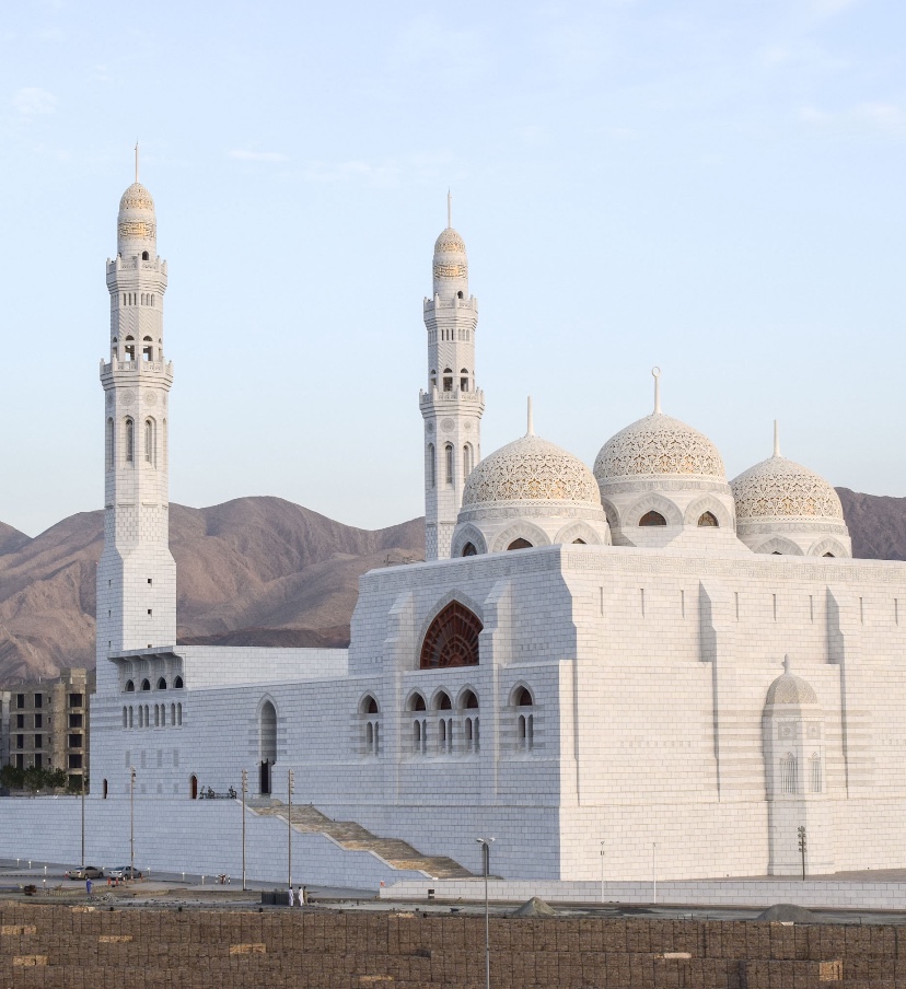 FraserMuscat's tweet photo. Watching the sunset from one of our suites! ☀️🕌 

#FraserMuscat #Muscat #MuscatOman #AlAmeenMosque https://t.co/vwe1z7SVfO
