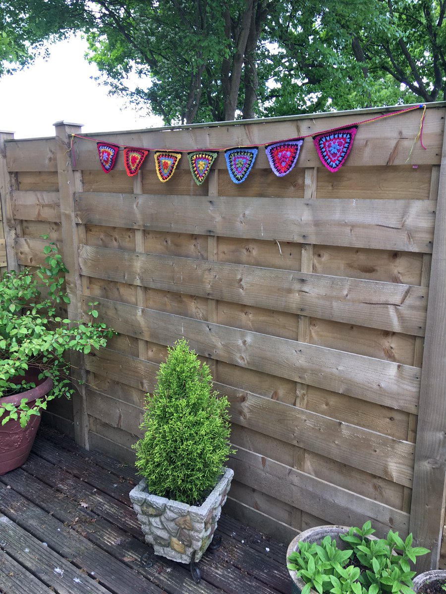 SuSusical's tweet photo. I’ve finished the bunting using the Deramores pattern. @deramores #bunting #crochet #lovecrochet #grannysquaresrock #clevercrafters #sharethecrochetlove #crochettherapy #makersgonnamake #crochetallthethings #colourfulcrochet #crochetaddict #crochetcrew #gardendecoration https://t.co/C7SFhYK1kA