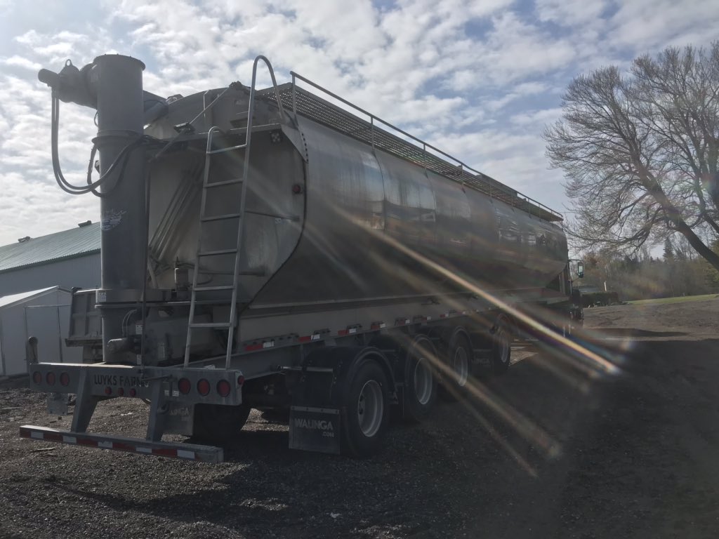 wluyks's tweet photo. Picked up the new feed tanker anyone looking for a good used 2013 Walinga hoag DM me... retweet’s appreciated https://t.co/TRN5tJ1kIg