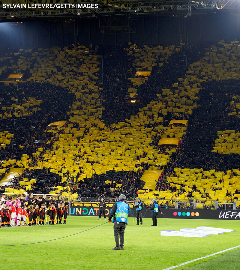 espn's tweet photo. Borussia Dortmund's stadium holds 80,000+ people.

Today, they're playing with no fans and following strict social distancing guidelines. https://t.co/LKo0cO7Hv6