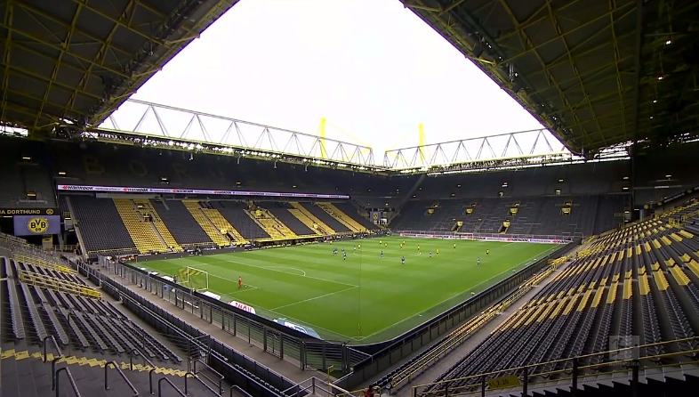 espn's tweet photo. Borussia Dortmund's stadium holds 80,000+ people.

Today, they're playing with no fans and following strict social distancing guidelines. https://t.co/LKo0cO7Hv6