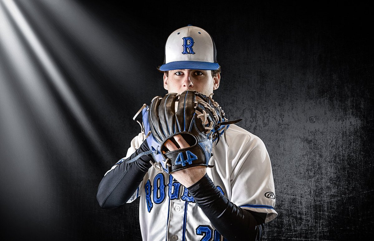 BaseballRoyals's tweet photo. Batting 3rd, SS #10 Easton Miller!

Ballplayer ⚾️  Led 2019 State Tournament squad with 34 hits and .405 BA.  1-0 with 3 saves and 1.31 ERA.

Captain.  Respected leader on and off the field.  Uncommon talent.  Will play @GustieBaseball &amp; @GAC_Football.

Thank you, @Miller2Easton! https://t.co/VeJHWh2nSr