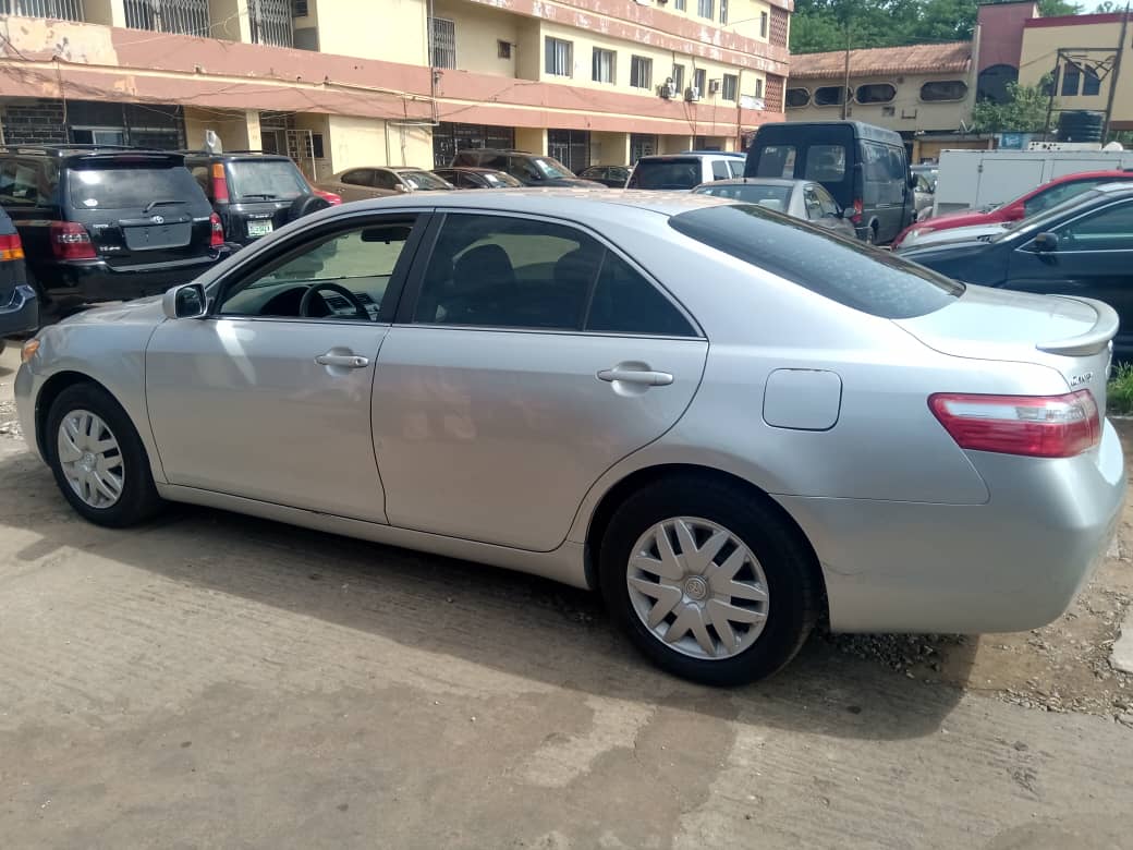 tat_autos's tweet photo. 🚨 S A T U R D A Y   D E A L 🚨
⬆️
↗️
➡️
↘️
⬇️
Brand: Toyota
Model: Camry LE
Price: 2.2m
Year: 2007
Transmission: Automatic 
Grade: A
Condition: Buy &amp; drive nothing to fix ✖. Factory fitted AC chilling 🆒️❄ 💯🆗️

Location: Ibadan

Contact: 08137503082

Pls RT 🔁 https://t.co/vSpKNcGpPk