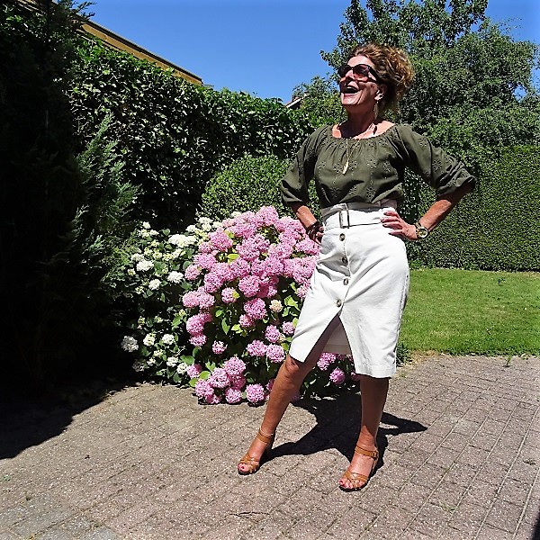 nancybaten1's tweet photo. I'll tell you why I don't love to wear white clothing. You would think that I love to wear anything that has to do with dresses, skirts and all, but no! I don't love to wear white clothing. #ageisjustanumber #dutchfashionblogger #fashionbloggers #howIwear https://t.co/E63kEpdHFy https://t.co/c0OeOTTnzg