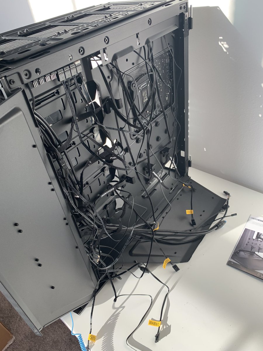 zejomixx's tweet image. First PC build #pcbuild #gaming #evolvx #rog