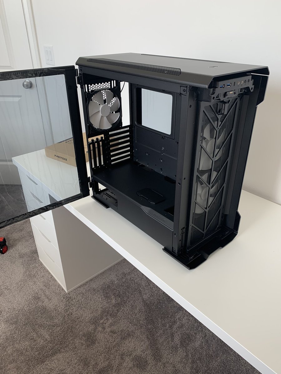 zejomixx's tweet image. First PC build #pcbuild #gaming #evolvx #rog