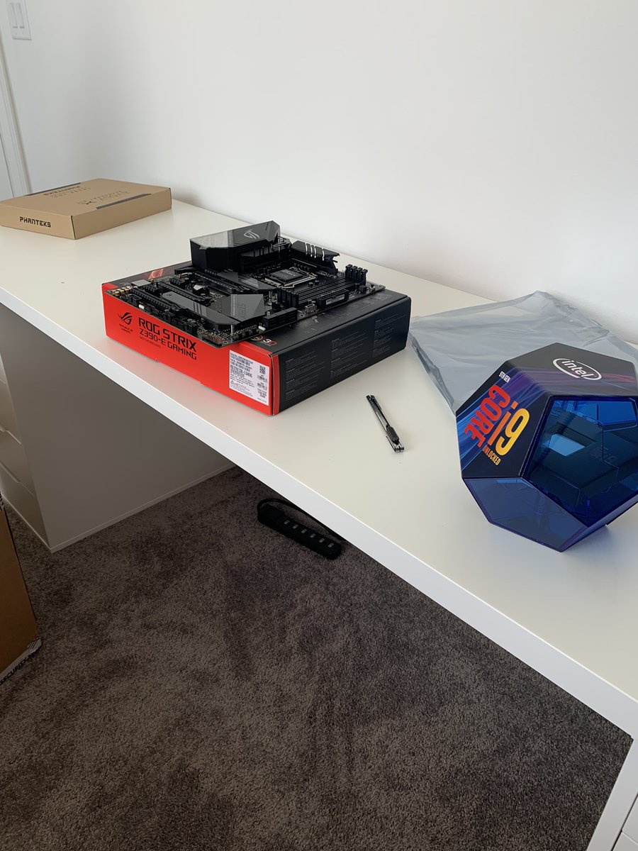 zejomixx's tweet image. First PC build #pcbuild #gaming #evolvx #rog