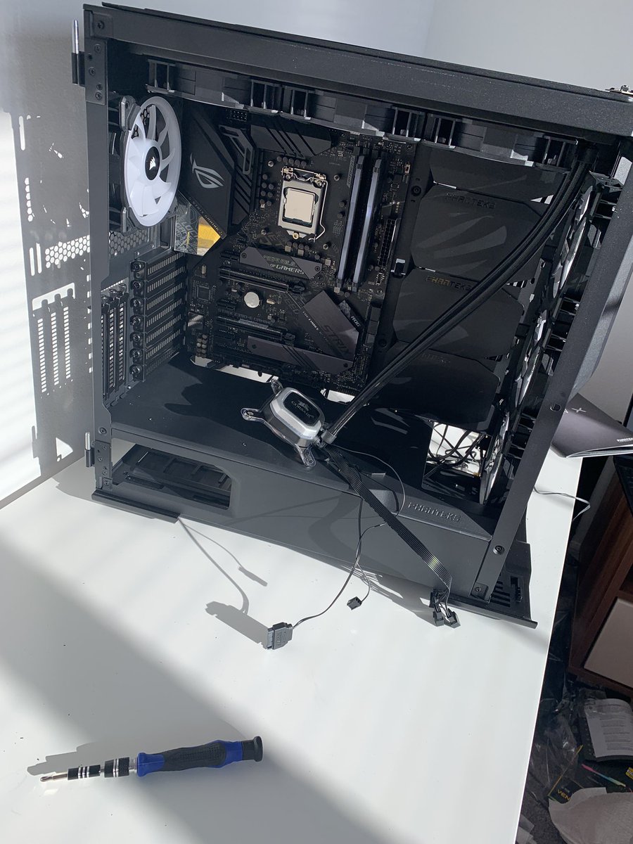 zejomixx's tweet image. First PC build #pcbuild #gaming #evolvx #rog