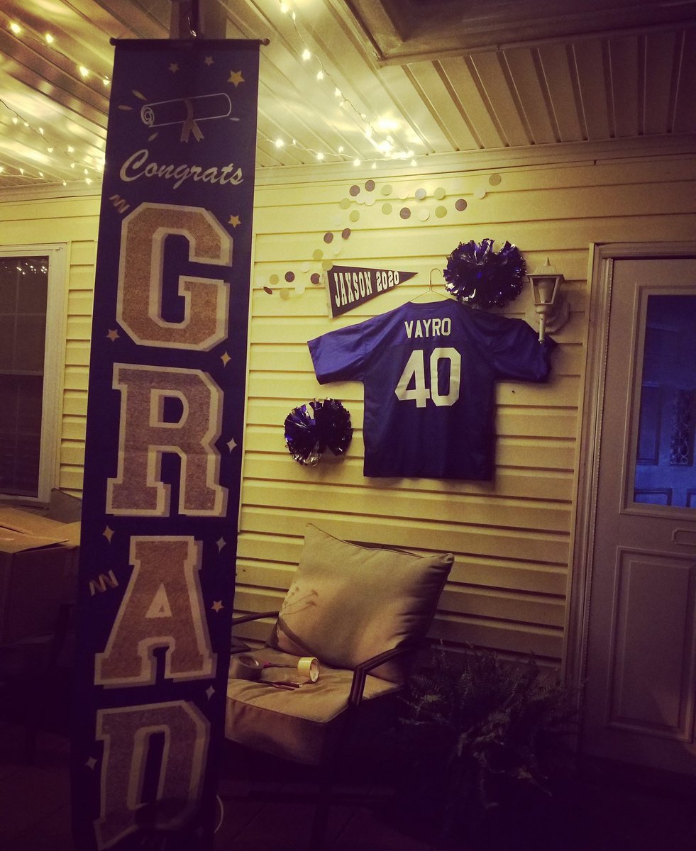 jackie_vayro's tweet photo. Celebrate your senior every way you can! #myheartbelongstonumber40 #jaxsonpierce #takelifebytheballsjaxson #lackeychargers #classof2020 https://t.co/YV03UBvK9L