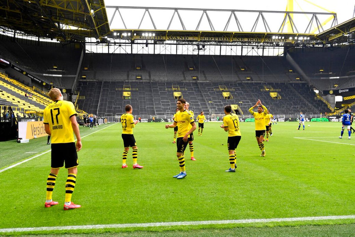SC_ESPN's tweet photo. Festejos en tiempos de coronavirus: Haaland anotó y nadie lo abrazó para respetar la distancia, en un Signal Iduna Park sin público... ¿El fútbol del futuro? https://t.co/nyM0PlJB0q