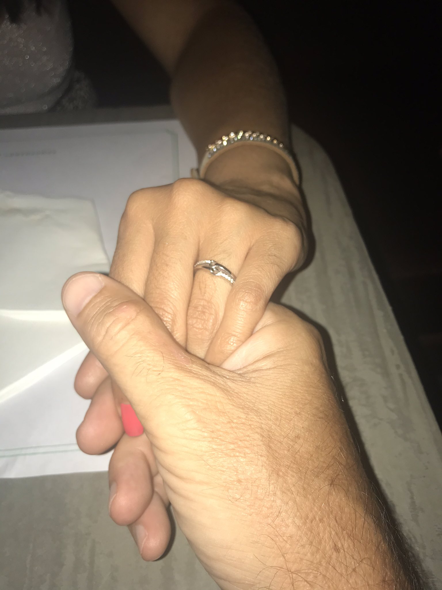Manos con anillos tumblr sale