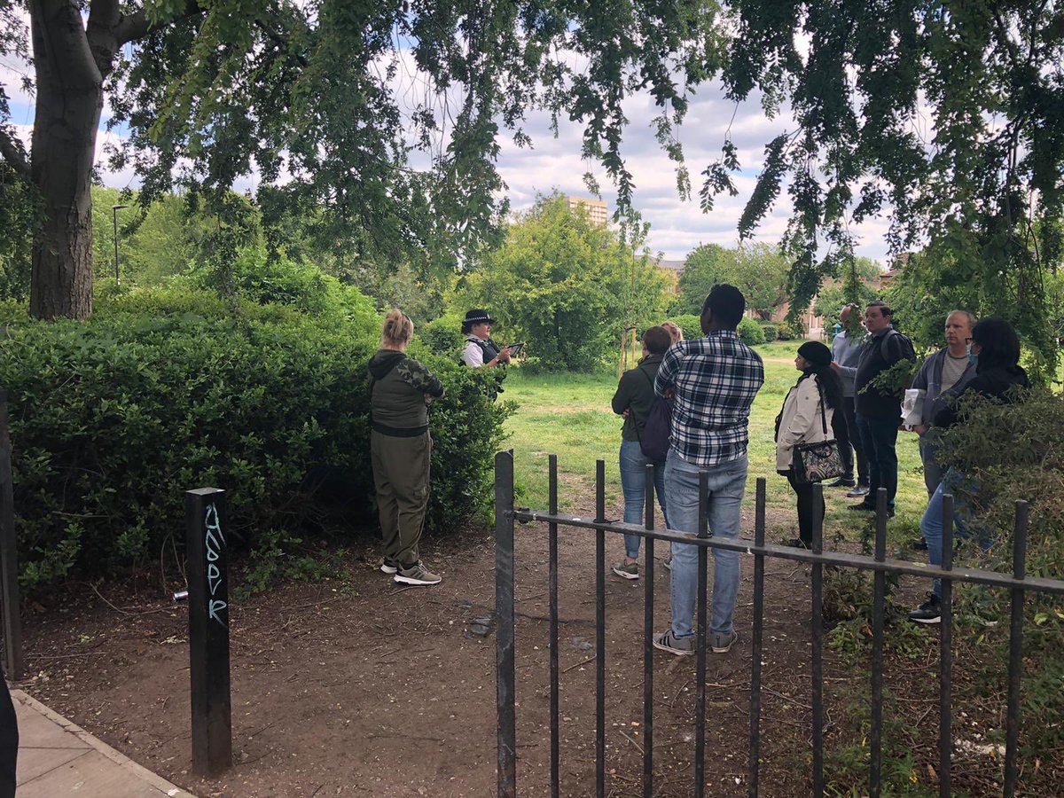 MPSSpecials's tweet photo. Starting the #MSCDayofAction in @MPSTowerHam @MPSHackney briefing our wonderful community volunteers ready for weapons sweeps and leaflet drops aimed at tackling local issues #CEMSC https://t.co/qvtSAq6VqH