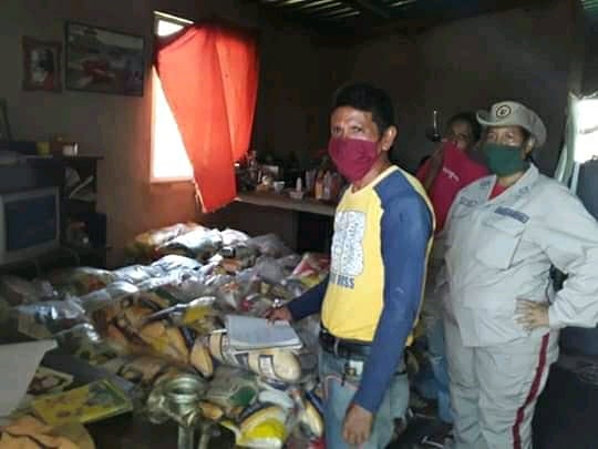 Prensacamaguan's tweet photo. #NotiCLAP Más de 4 mil familias de las Bases de Misiones en el municipio Juan José Rondón, están siendo atendidas con Módulos CLAP guariqueños, gracias al Pdte @NicolasMaduro y nuestro Gob @josemvasquez
#GuáricoPontenciaProductiva https://t.co/AwIYMIwLCf