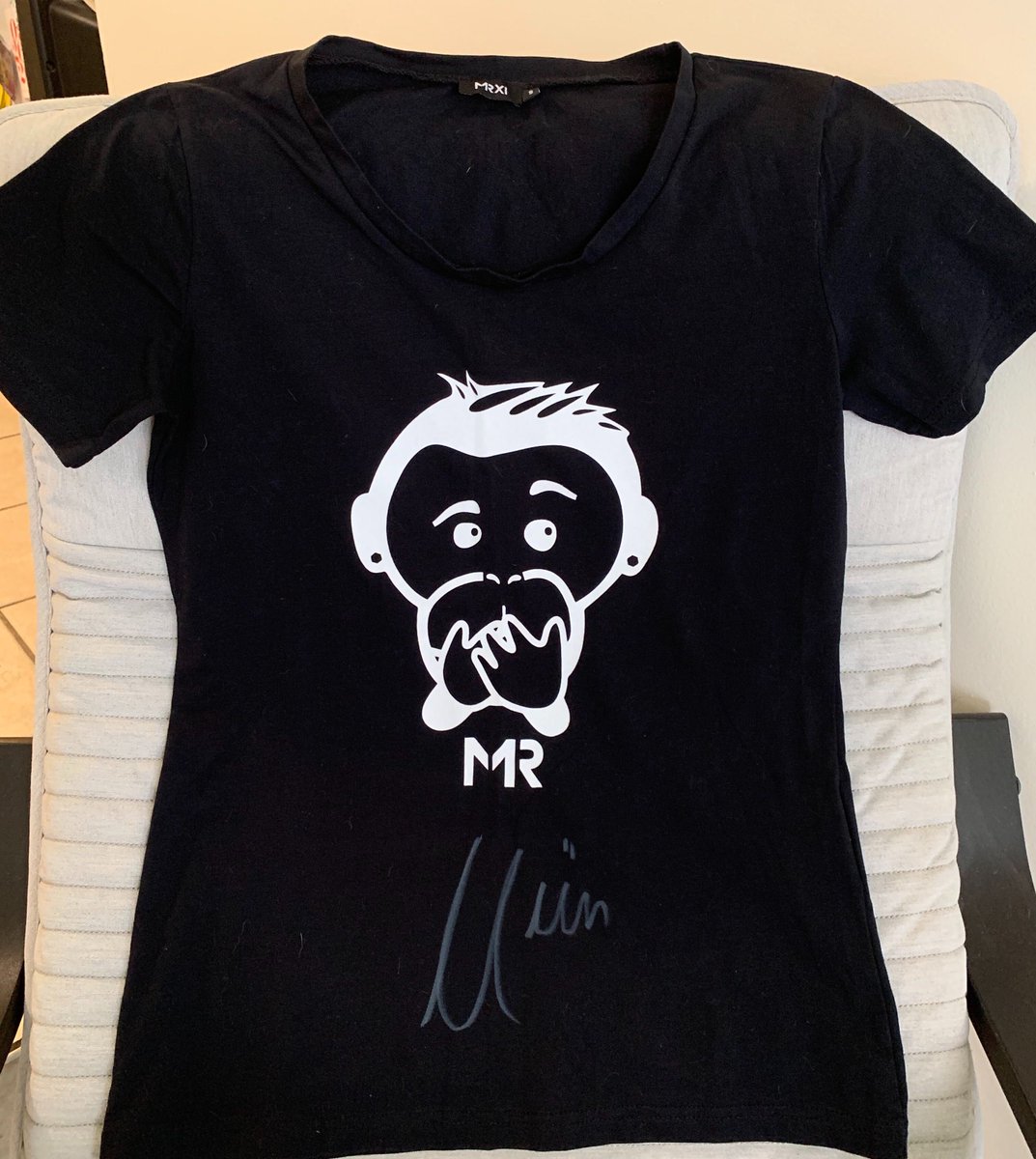 Yellowwallpod's tweet photo. 🐝 Marco Reus 👕 Giveaway 🐝

From Marco's 2014/15 🙈🙉🙊 goal celebration - Female Small

🖌 Signed by @woodyinho

Winner announced on next Podcast. 

To enter: 

1️⃣ Like
2️⃣ RT
3️⃣ Follow @Yellowwallpod https://t.co/eOfrhUWi0v