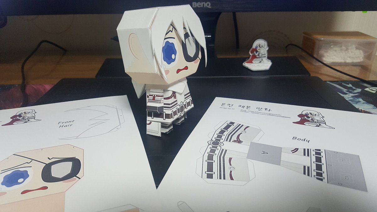 미스트오버 페이퍼 크래프트를 기반으로 두번째는 몬스터헌터월드 캐릭터 페이퍼 크래프트 제작.
앞머리는 붙히는게 더 만들기도 편하고 보기도 좋다는걸 알게됬다